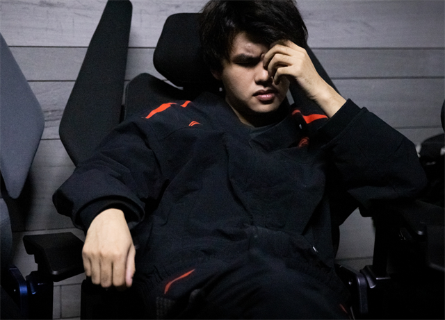 开云体育中国-EG力克FPX，Keria极限生还后反打鏖战多局入围赛，锁定晋级资格的简单介绍