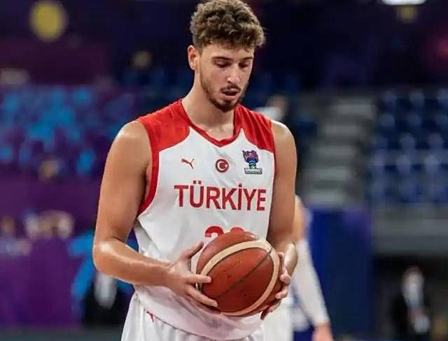 HKA碾压WBG，Perkz极限生还后反打宿敌对决四强赛，留下经典瞬间