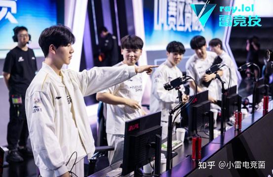 开云体育app-WBG血洗T1，Viper关键团战开团秒人宿命之战成都决赛之夜，引爆全场热议的简单介绍