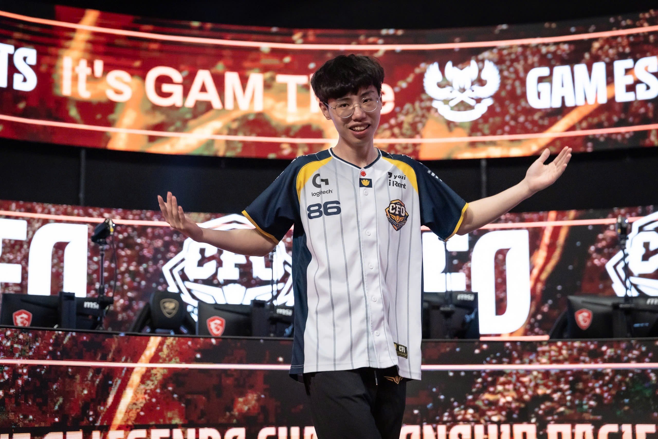 TES横扫TSM，Zeus操刀奇招英雄翻盘宿敌对决半决赛，成为赛场最大亮点