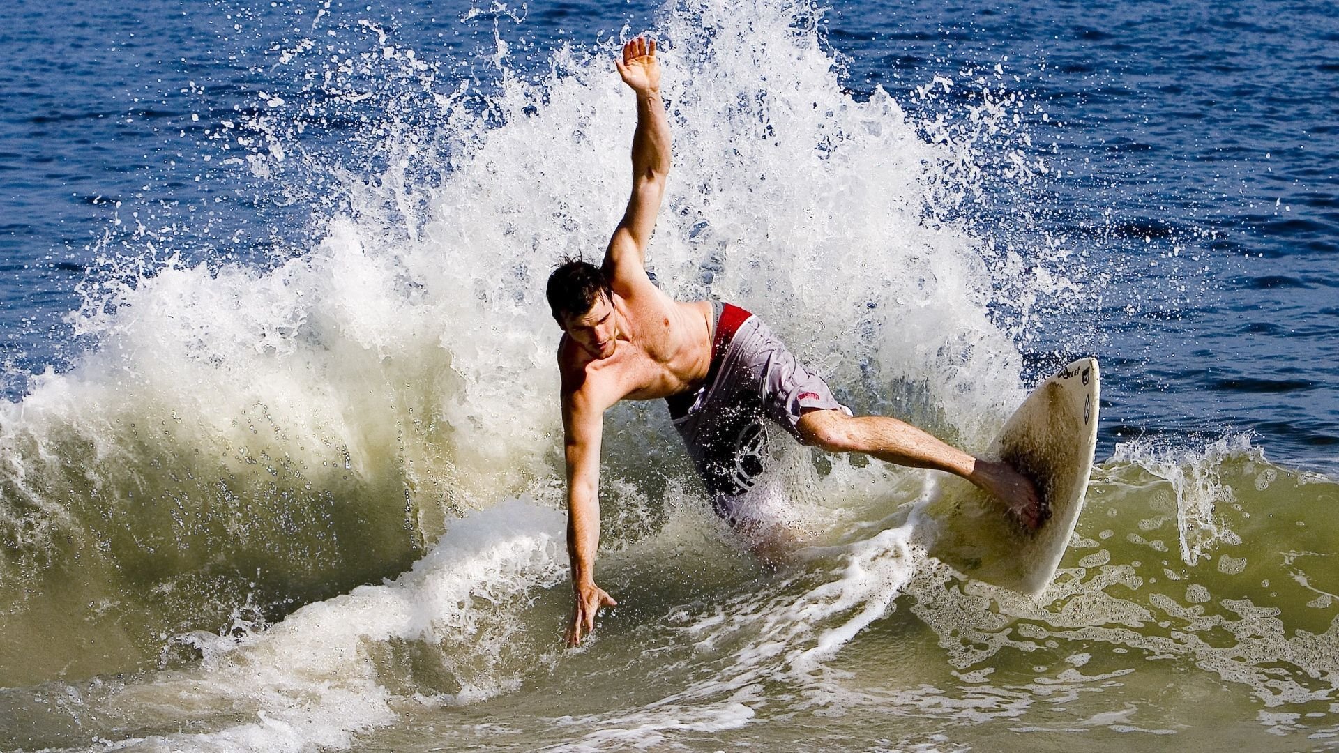 开云体育在线-布鲁诺一脚踢碎傲慢，当沙特草根逆袭意甲绿茵豪门