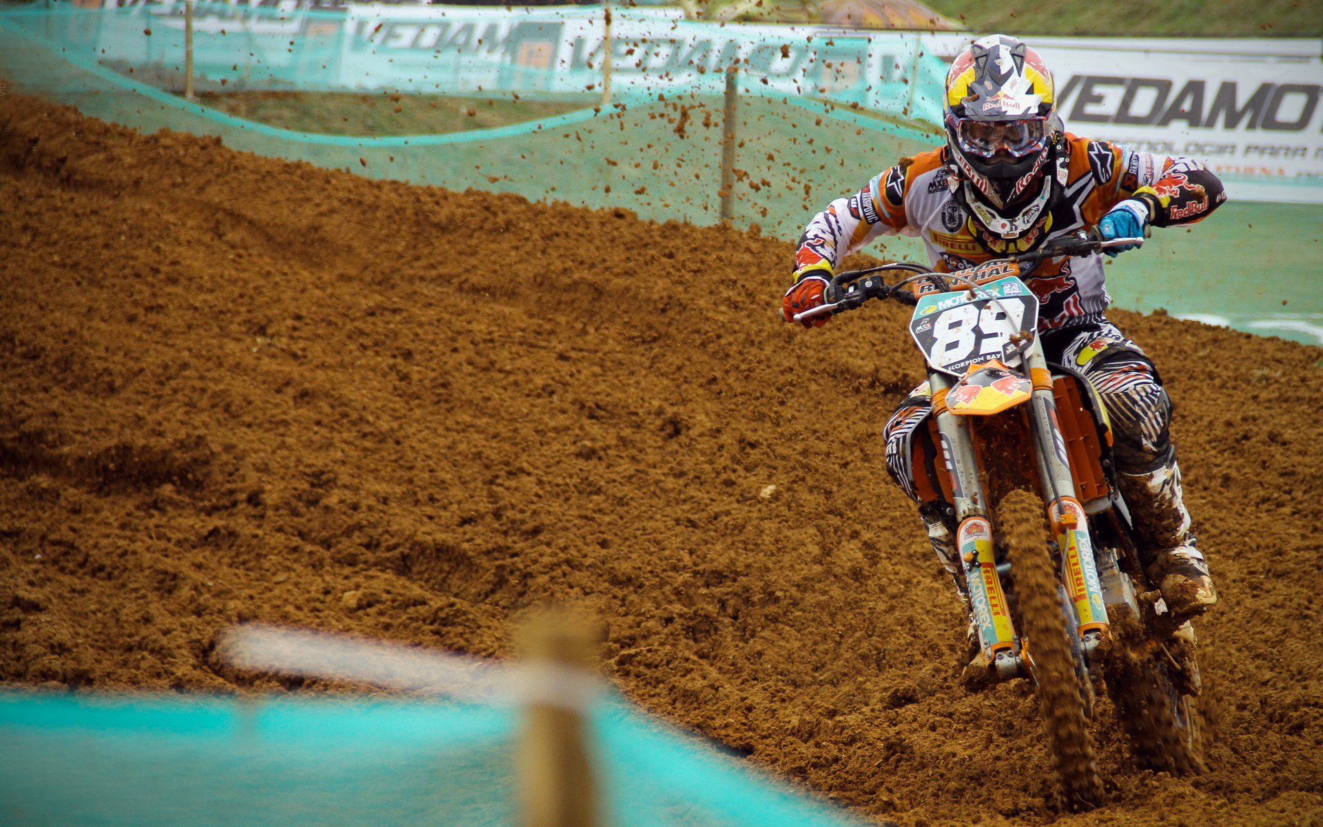 开云体育中国-F1街道赛焦点战，灰熊踏平老鹰，展现街头篮球与赛车激情的完美融合