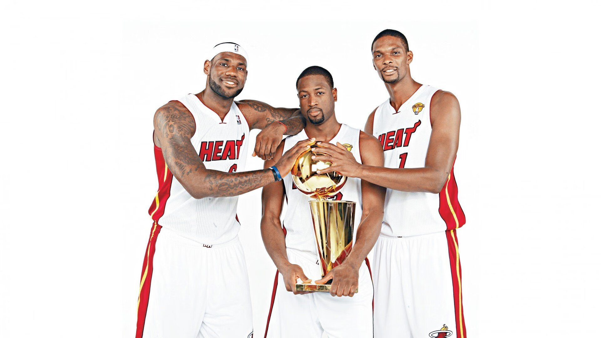 绝境方显英雄色！加时鏖战巴黎险胜智利，莱万用金子般的进球击碎所有质疑